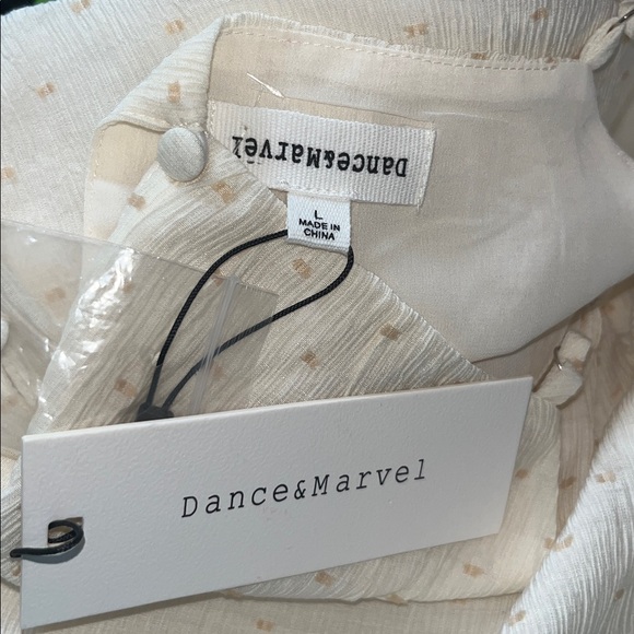 [Just In] Dance & Marvel Cream Blouse and White Pants NWT Size Large - Picture 6 of 8